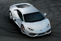 LEDのヘッドランプがにらみをきかせる。
    