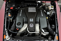 「Gクラス」とて、環境性能と無関係ではいられない。5.5リッターV8ツインターボユニットにはアイドリングストップ機構が備わる。