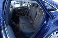 リアシートは4：6の分割可倒式で、中央のアームレストには、トランクスルー機構も備わる。