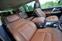 装備充実＆特別な内外装の「ランクル」が登場の画像