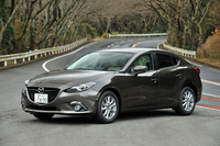 マツダ・アクセラハイブリッドHYBRID-S Lパッケージ