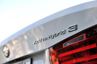 ハイブリッドシステムは「アクティブハイブリッド5」と同様に、1モーター2クラッチ方式を採用。