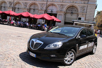 こちらはオフィシャルカーの「ランチア・デルタ」。