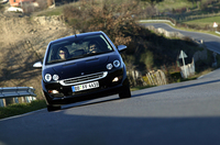 【スペック】1.3リッター（欧州仕様）：全長×全幅×全高＝3752×1684×1450mm／ホイールベース＝2500mm／車重＝975kg／駆動方式＝FF／1.3リッター直4（95ps／6000rpm、12.8kgm／4000rpm）