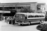 ダイムラー・ベンツは早くから密閉式の大型ガラスを採用していた。これは1974-82年に生産された有名な「O303」。（写真＝Daimler）