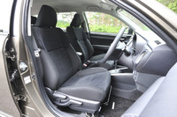 さらに“エアロツアラー”グレードについては、前席が専用のスポーツシートとなる。運転席にのみ、座面の高さ調整機能が付く。