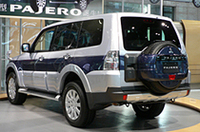 リアのナンバプレート位置は、スペアタイヤカバーの上に移された。