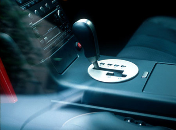 【スペック】250GT：全長×全幅×全高＝4675×1750×1470mm/ホイールベース＝2850mm/車重＝1470kg/駆動方式＝FR/2.5リッターV6DOHC24バルブ（215ps/6400rpm、27.5kgm/4400rpm）/車両本体価格＝280.0万円（テスト車＝325.0万円：ナビゲーションシステム＋ビスカスLSD＋215/55R17タイヤ＆ホイール＋BOSEサウンドシステム＋エアコン左右独立調整＋後席エアコン吹き出し口） 