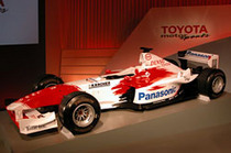 トヨタのF1レーシングカー、18分の1.富士スピードウェイ改修後の物です、 トヨタのF1レーシングカー、18分の1.富士スピードウェイ改修後の物