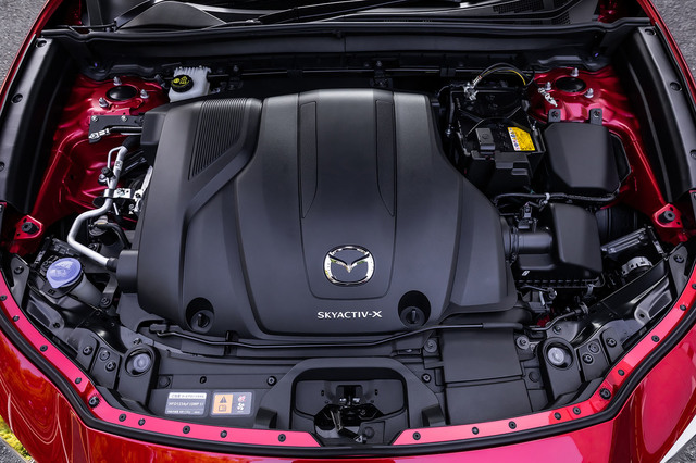 マツダCX-30 X Lパッケージ（4WD/6MT）／CX-30 XD Lパッケージ（FF/6AT