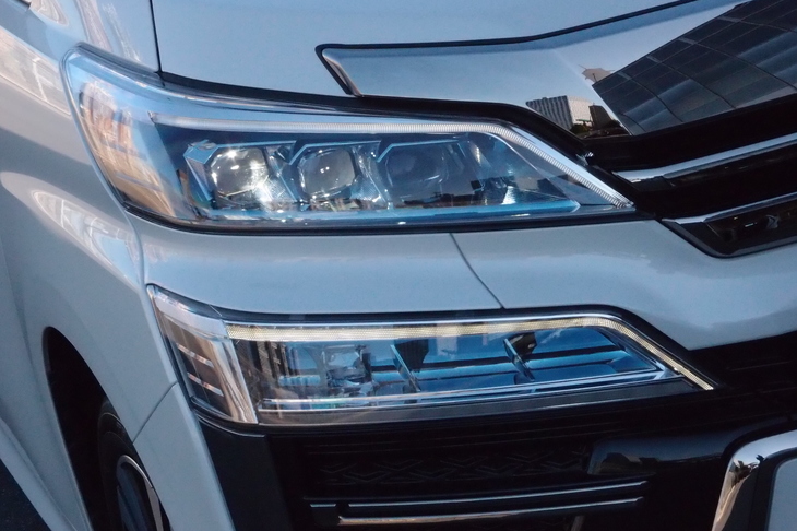 ヴェルファイアZG（ヘッドランプ）