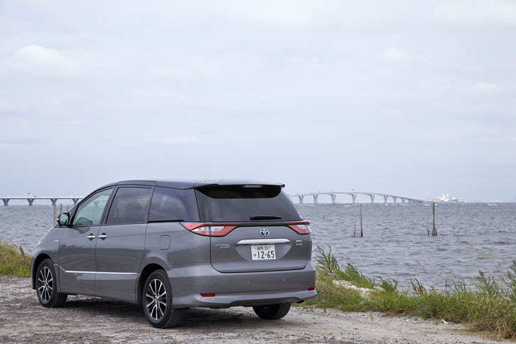 現在の「トヨタ・エスティマ」は3代目にあたるモデル。2006年1月のデビューから10年半を経た2016年6月に、マイナーチェンジ版が発売された。