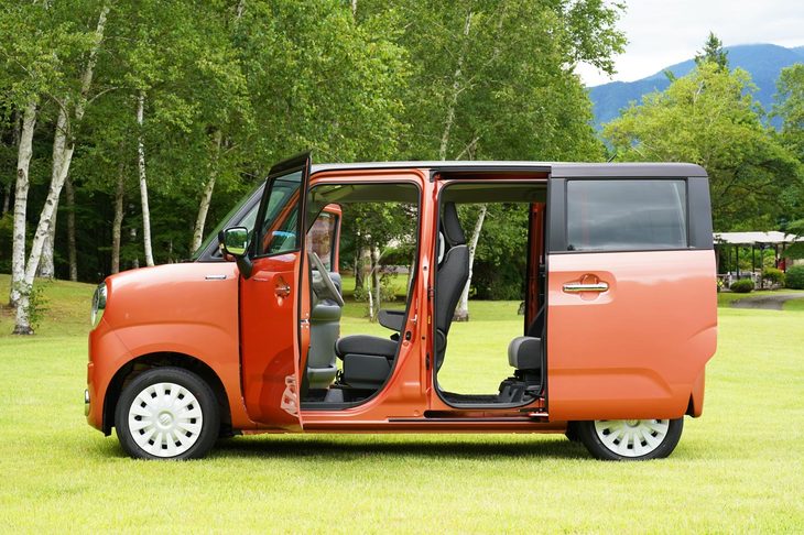 狭い場所でも開閉できることを筆頭に、さまざまな特長を持つスライドドアだが、それ以前に“ミニバン世代”の若いユーザーにとっては、このカタチこそがクルマの基本形なのだ。