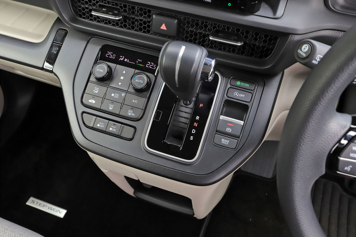 ホンダ・ステップワゴン エアー（センタークラスター＆シフトセレクター）