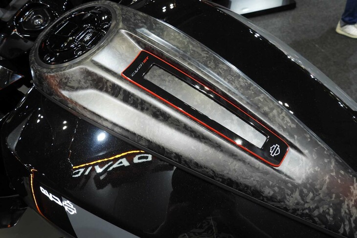 ハーレーダビッドソンCVOロードグライドST