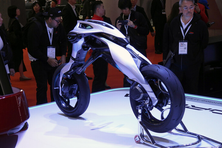 ヤマハMOTOROiD：Λ（モトロイド：ラムダ）