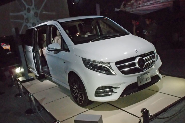 メルセデス・ベンツV220dスポーツ ロング