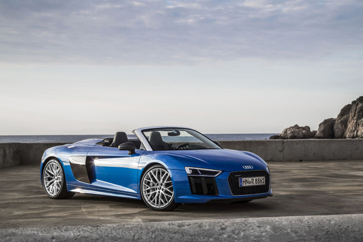 ボディーサイズは4426×1940×1244mm。車重は新型「R8クーペ」の80kg増しに当たる1720kg。