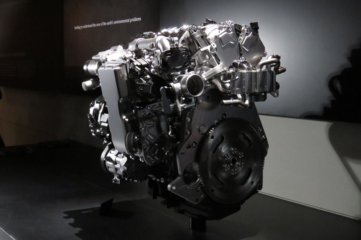 新世代ガソリンエンジン「SKYACTIV-X」。