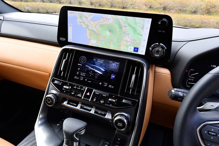 レクサスLX600（12.3インチと7インチのデュアルディスプレイ）