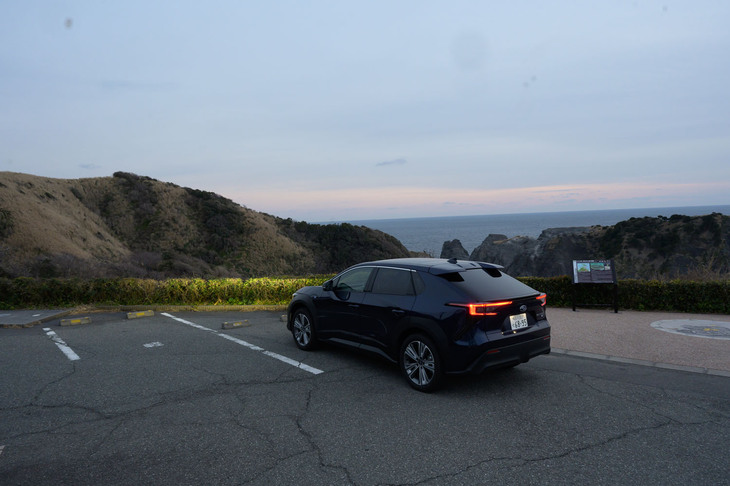 ゴールの「あいあい岬」に到着したのは、日も暮れた後。残念ながら「雄大な夕景をバックに『ソルテラ』を撮影」とはならなかった。