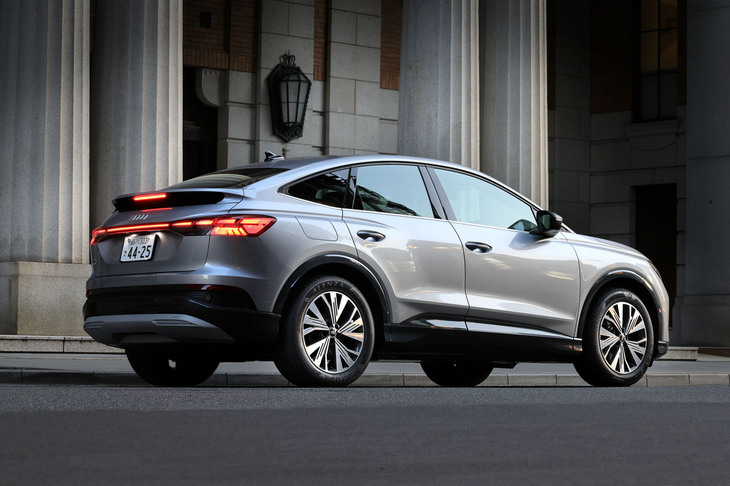 まずは「アレンザLX100」のドライブフィールをチェック。真っ先に感じられたのはやはり“静かさ”だ。テスト用車両が、クルマ自体の発するノイズが少ないEVだっただけに、より明確にそれが実感できた。