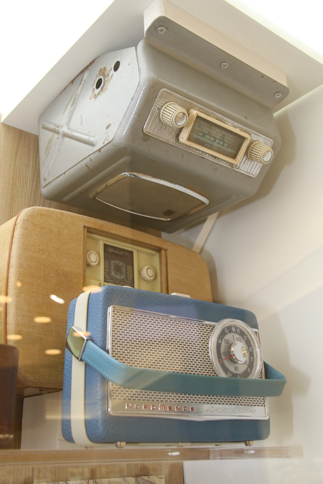 ドイツ・ミュンヘンのBMW博物館に展示されていた、オーバーヘッドコンソール式ラジオのご先祖。この形式のカーステレオは、日本では1970年代後半にファン垂ぜんの的だった。カーオーディオに対する飽くなき追求は、終戦からほどなく始まっていたのだ。