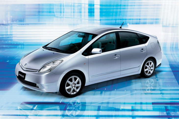 2003年9月に発売された2代目「プリウス」。この代より、プリウスは海外でも広く認知されるようになった。