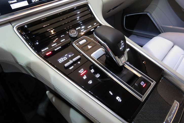 ポルシェ・パナメーラ ターボ（センターコンソール）