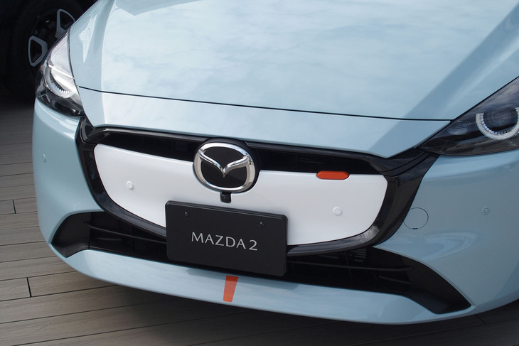 マツダ2 15 BD ROOKIE DRIVE架装車（フロントグリル）