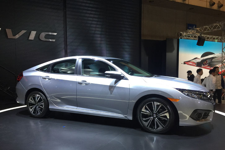 「シビック セダン」