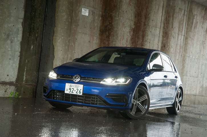 試乗車のボディーカラーは「R」専用色となる「ラピスブルー」。これを含めて全7色が設定される。