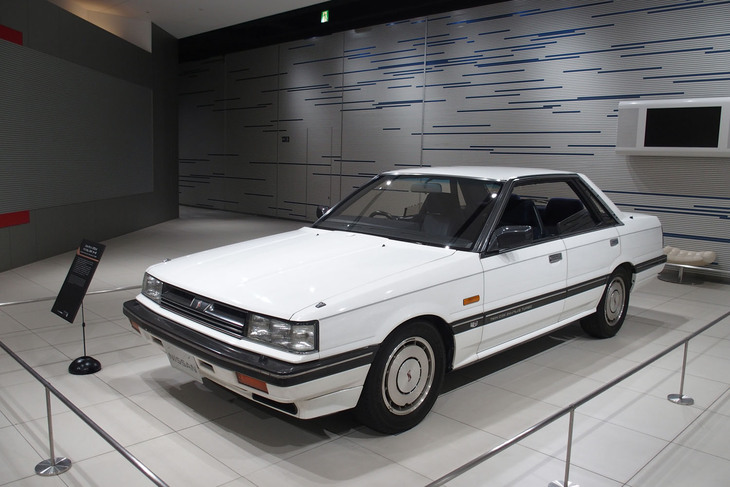 日産スカイライン（フロントビュー）