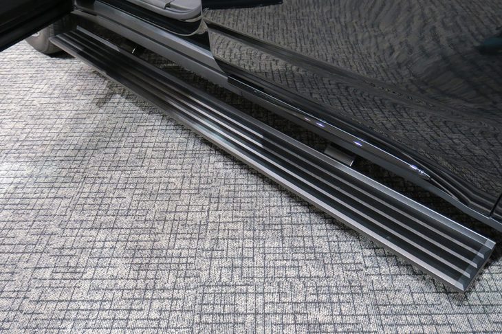 キャデラック・エスカレード スポーツ（パワーリトラクタブルアシストステップ）