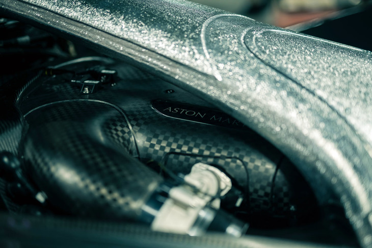 アストンマーティン・ヴァルキリーAMR Pro（6.5リッターV12エンジン）