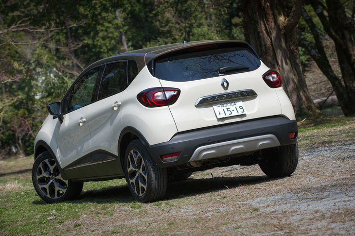 「キャプチャー」は2013年のジュネーブショーで世界初公開されたルノーのコンパクトSUV。日本では2014年2月に発売された。