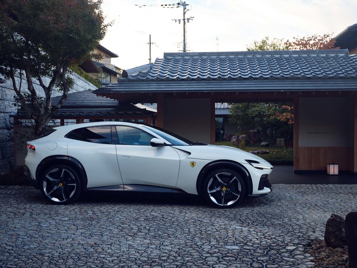 ボディーの全長は4973mm。長らくフェラーリ初のSUVとうわさされていたが、フェラーリの説明では「プロサングエ」はSUVではなくスポーツモデルだという。