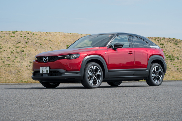 「マツダMX-30ロータリーEV」は2023年11月に国内デビュー。新開発のロータリーエンジン「8C」を発電専用に使うPHEVだ。