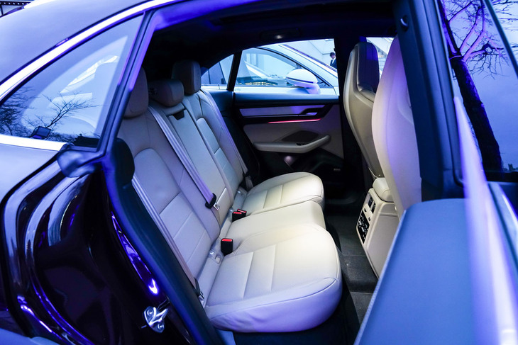 ポルシェ・マカン（リアシート）