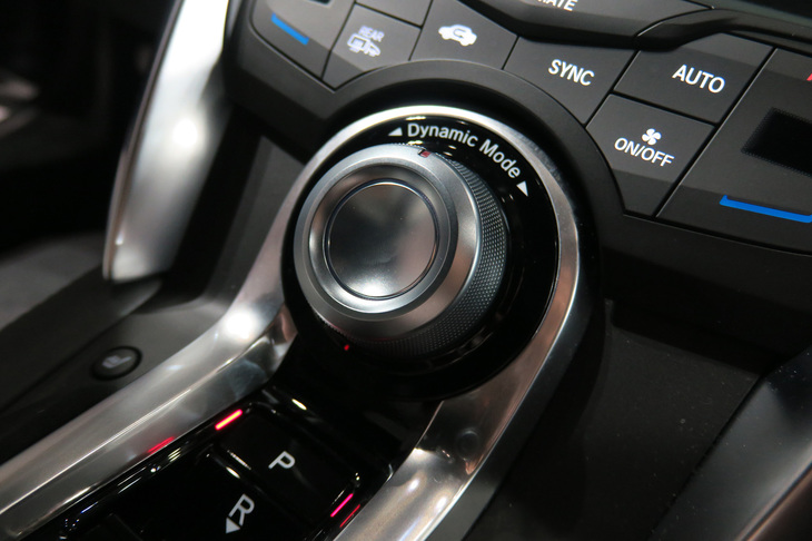 ホンダNSXタイプS（「インテグレーテッド・ダイナミクス・システム」コントローラー）