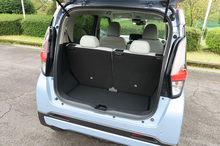 三菱eKクロスEV P（ラゲッジスペース）