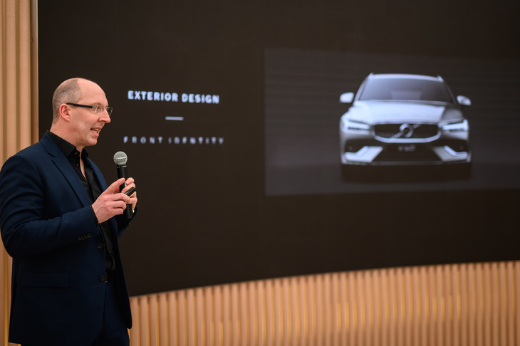 新世代デザインのキーポイントについて語るペイジ氏。世界3カ所の拠点にいる約300人のデザインスタッフを束ねる。