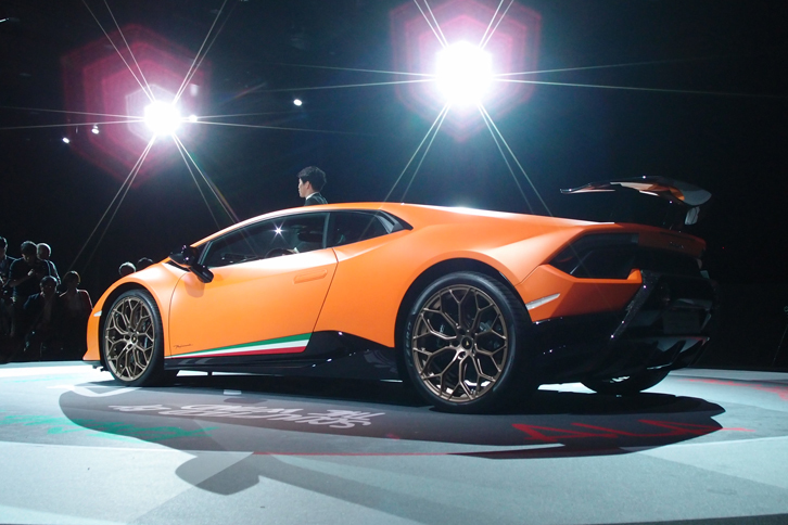 ウラカン ペルフォルマンテ