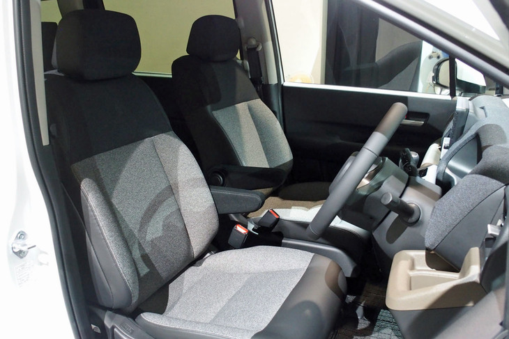 ホンダ・フリード エアーEX（フロントシート）