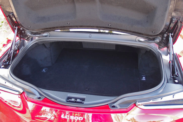 レクサスLC500（トランクルーム）