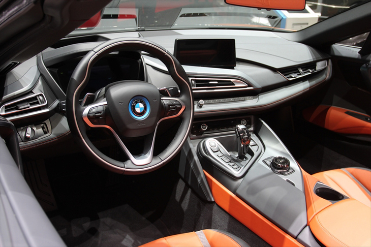 BMW i8スパイダー（インテリア）