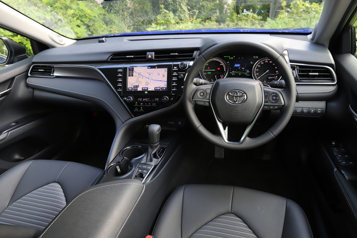 豪華ではないが、デザインと素材の工夫でインテリアの質感はなかなか高いといえる。9スピーカーのJBLプレミアムサウンドシステムはオプション。