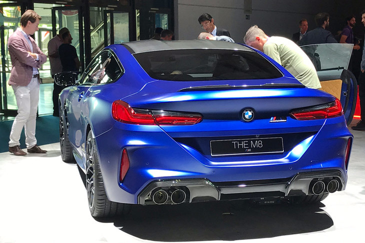 BMW M8クーペ