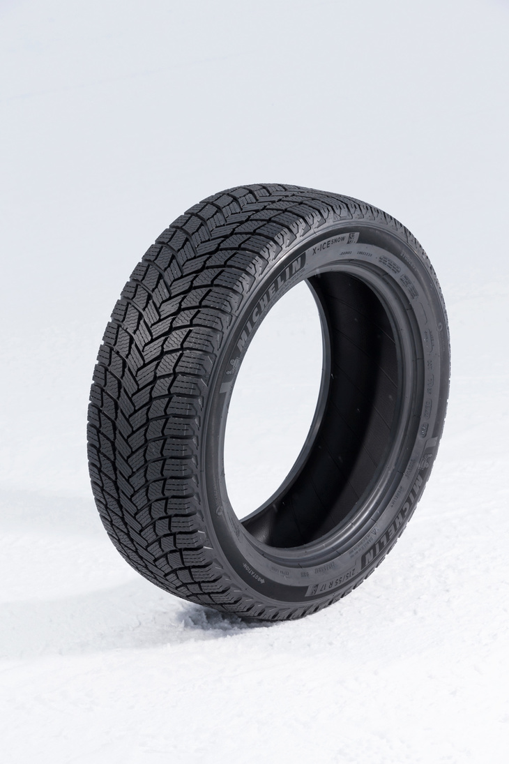 2020年6月30日に発表された「ミシュランX-ICE SNOW」。「X-ICE 3＋」の後継を担うスタッドレスタイヤで、従来品の特徴だったトータルパフォーマンスのさらなる向上と、摩耗しても高いパフォーマンスを保ち続ける性能維持性の改善が図られている。