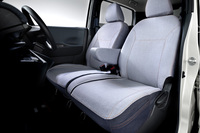 裏返したデニムを再現したシートカバー。